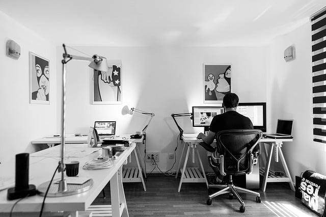 COLIVING & COWORKING OR CONSIDERING IT? <br><br>TOP STRATEGIES FOR FDN COUPLES TO ORGANIZE WORK, LIVING & ‘EMOTIONAL’ SPACES TO KEEP THE BICKERING MONSTER AT BAY 1